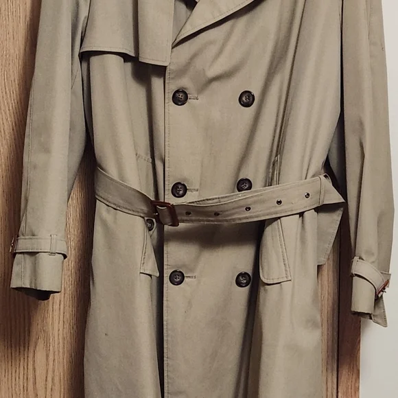 Men's Burberry Trench - Picture 6 of 8